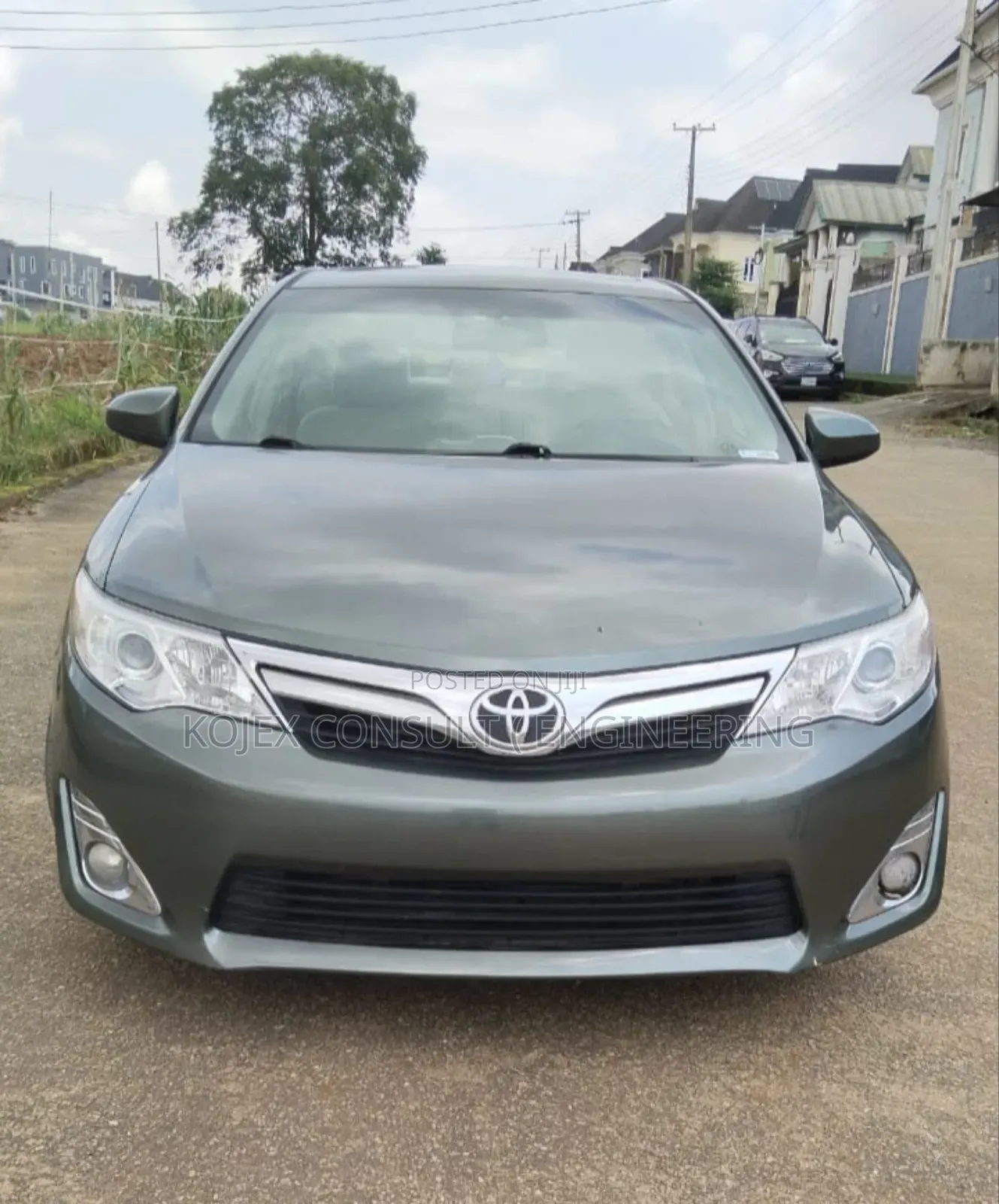 Toyota Camry XLE 4dr Sedan (2.5L 4cyl 6A) 2012 Gray