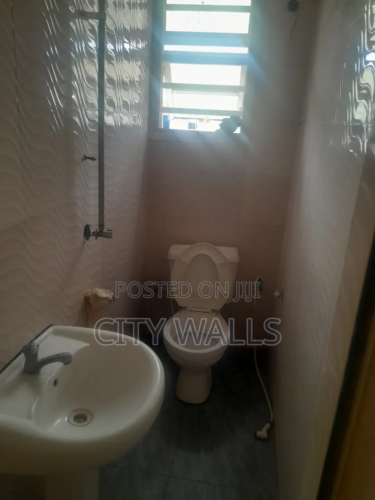 2bdrm Block of Flats in L&K Estate, Ado / Ajah for rent