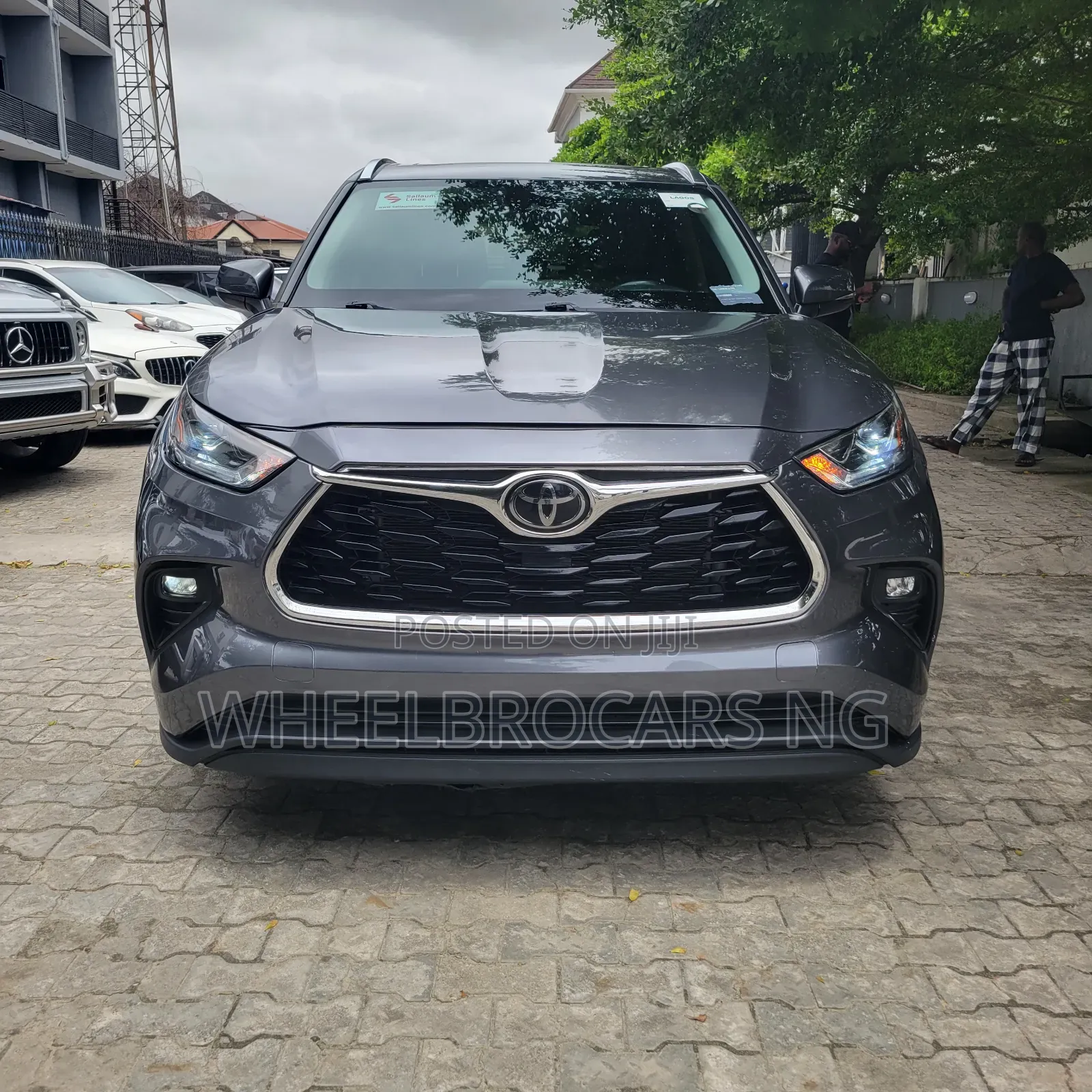 Toyota Highlander XLE 2021 Gray