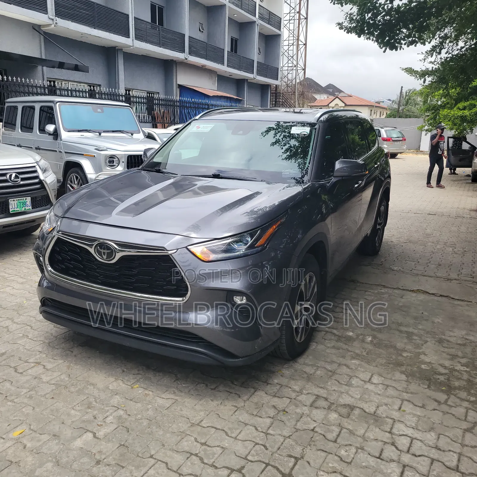 Toyota Highlander XLE 2021 Gray