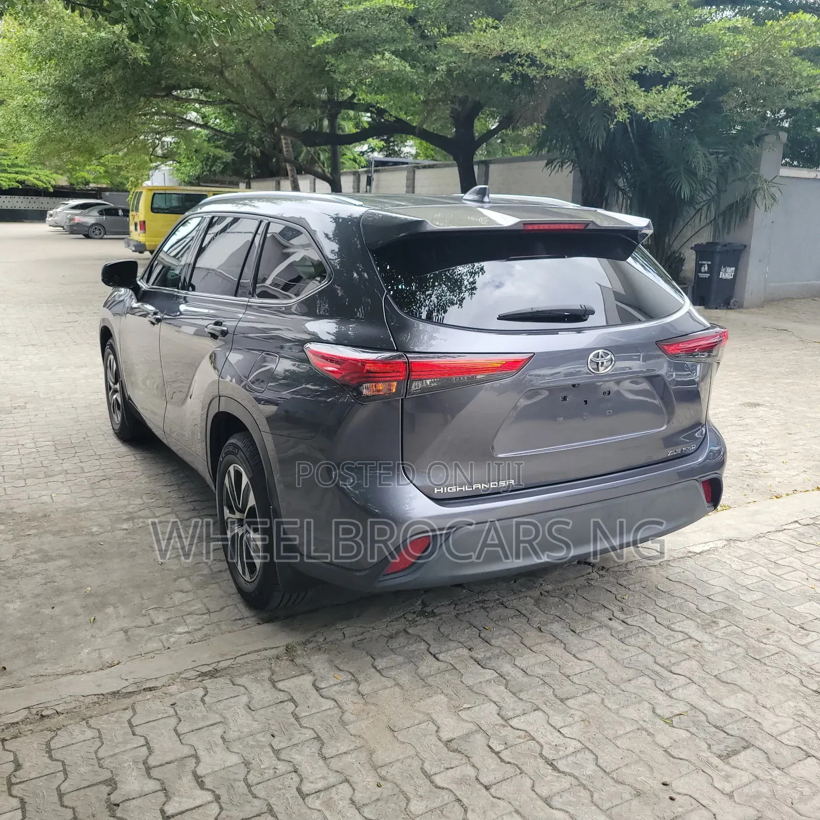 Toyota Highlander XLE 2021 Gray