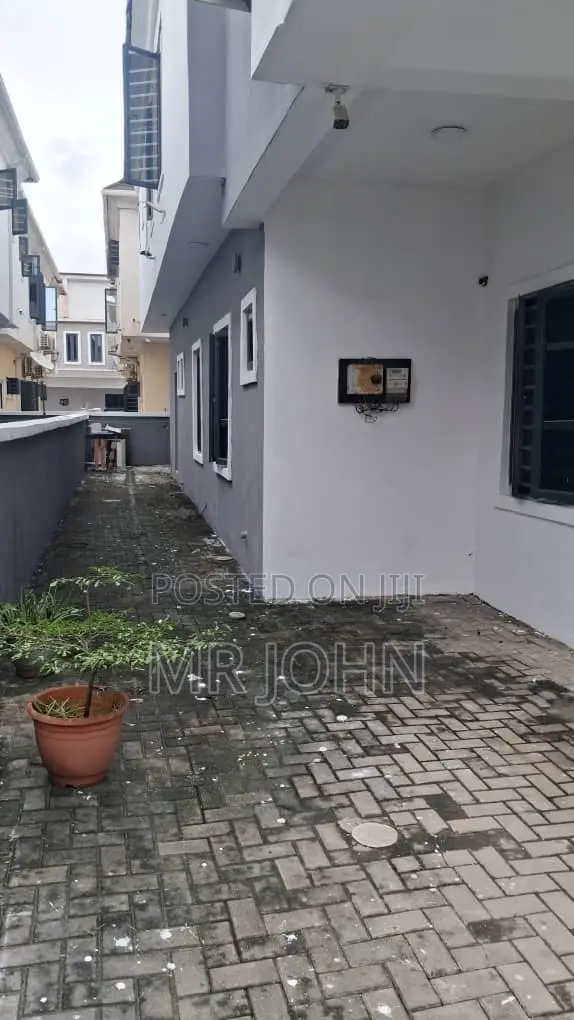 4bdrm House in Orchid Road Owo Pr, Lekki for rent