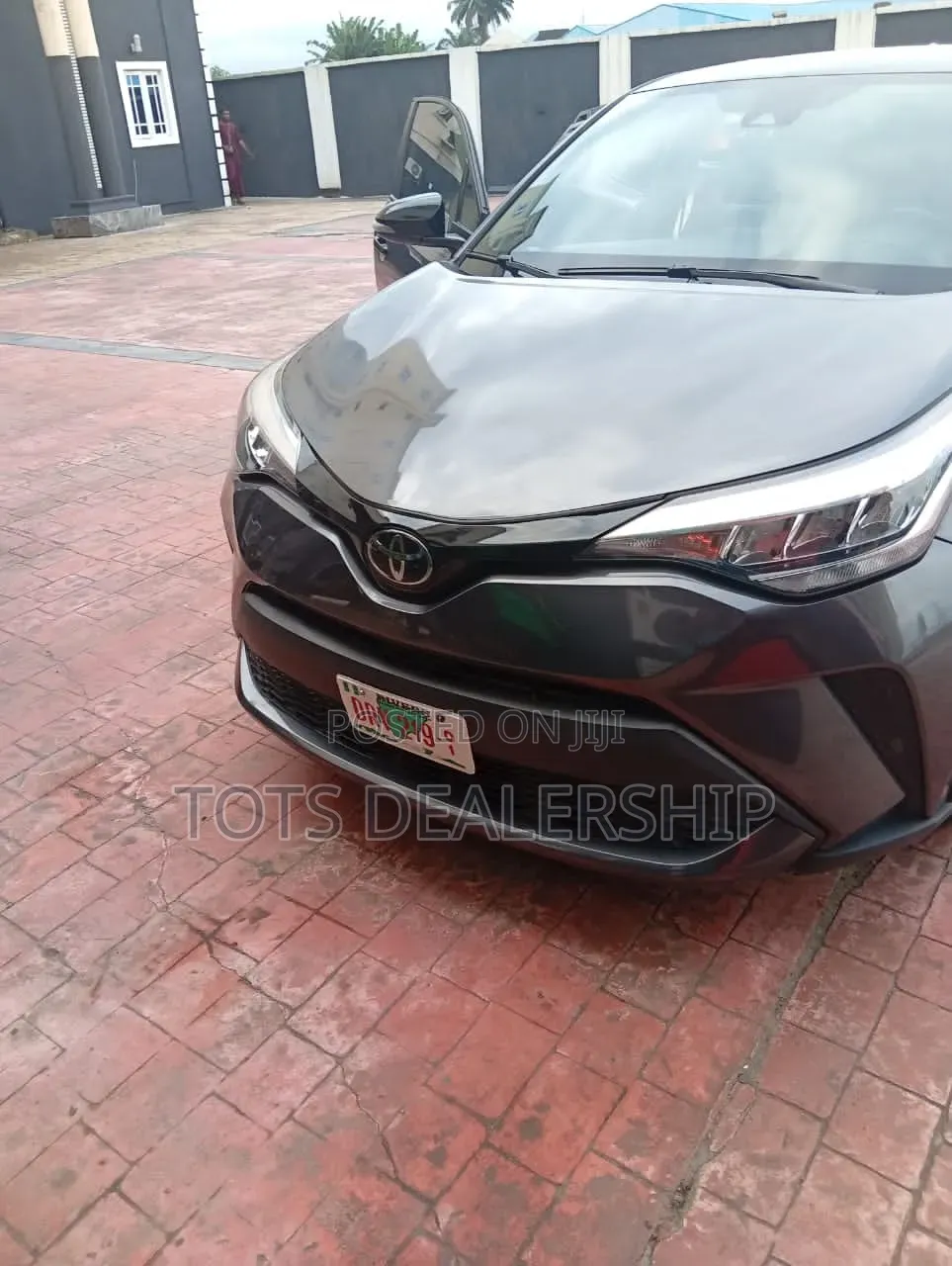 Toyota C-HR XLE 2021 Brown