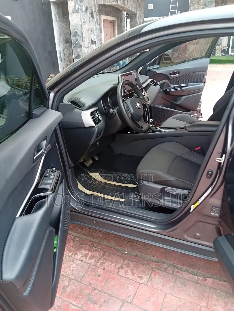 Toyota C-HR XLE 2021 Brown