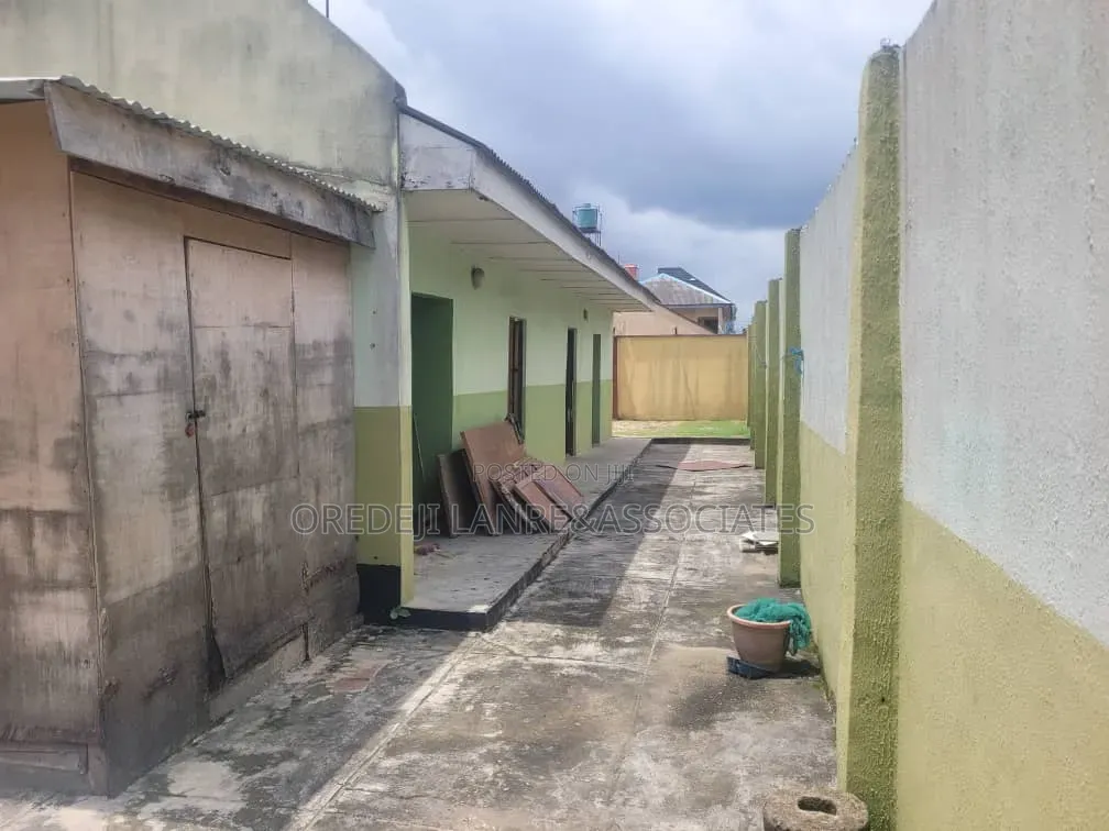 Uncommon 950sqm Sellable Half Way at Magodo Ph2 Estate 3m /SQM
