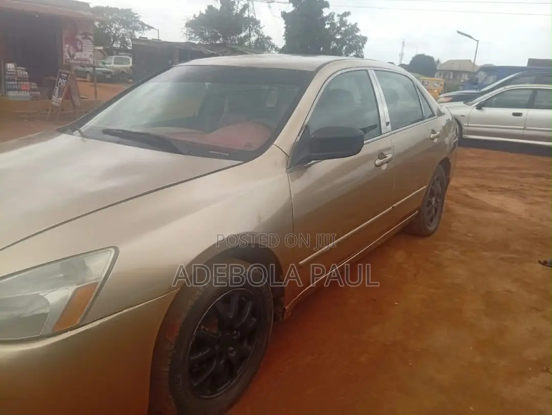 Honda Accord 2004 Gold