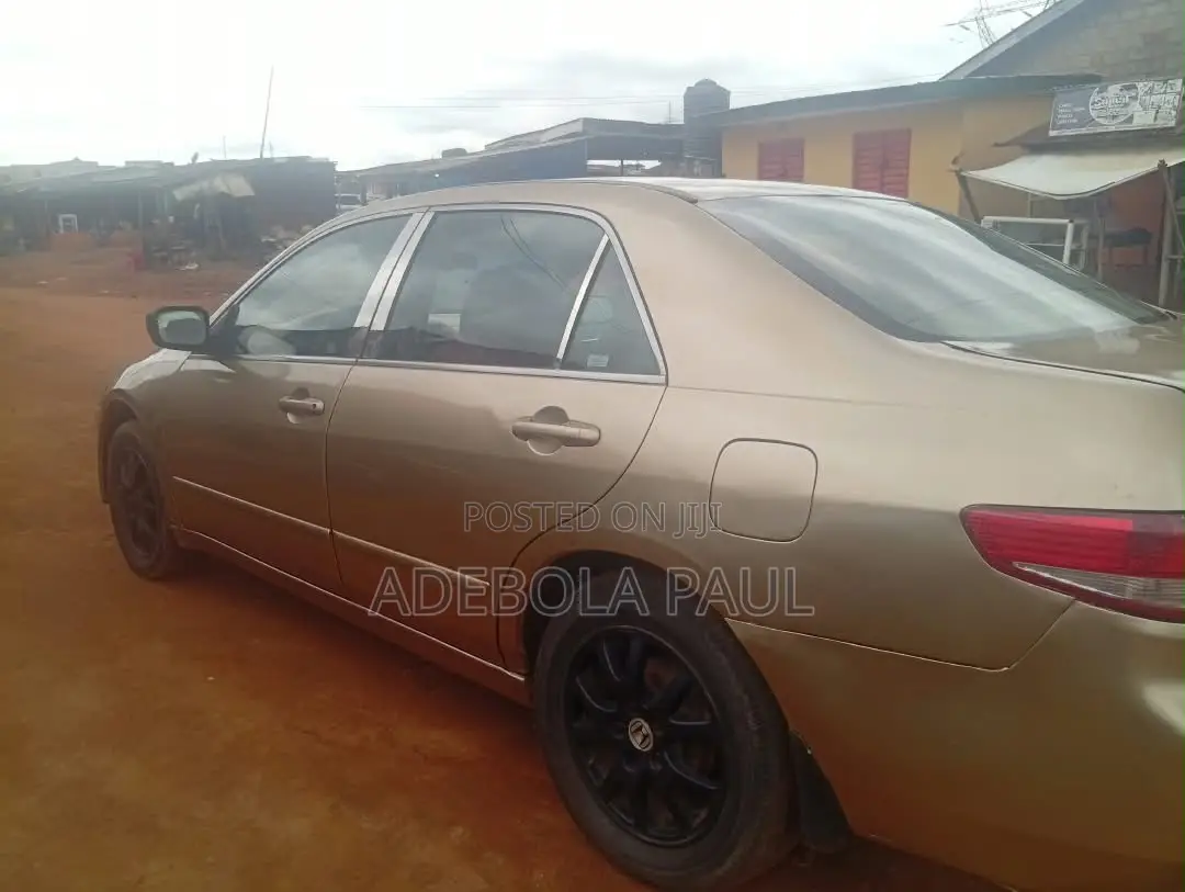 Honda Accord 2004 Gold