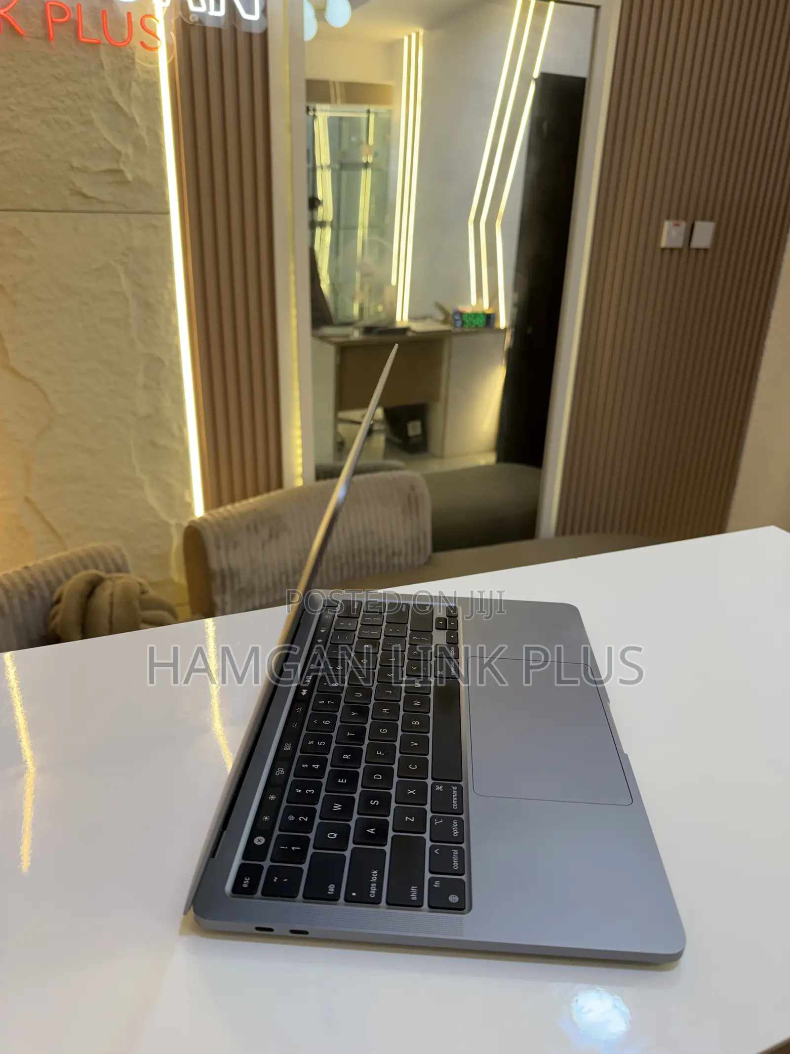Laptop Apple MacBook Pro 2022 M2 16GB Apple M2 SSD 256GB