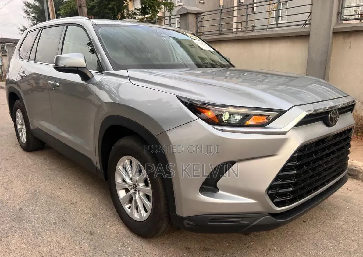 Toyota Highlander XLE AWD 2024 Silver