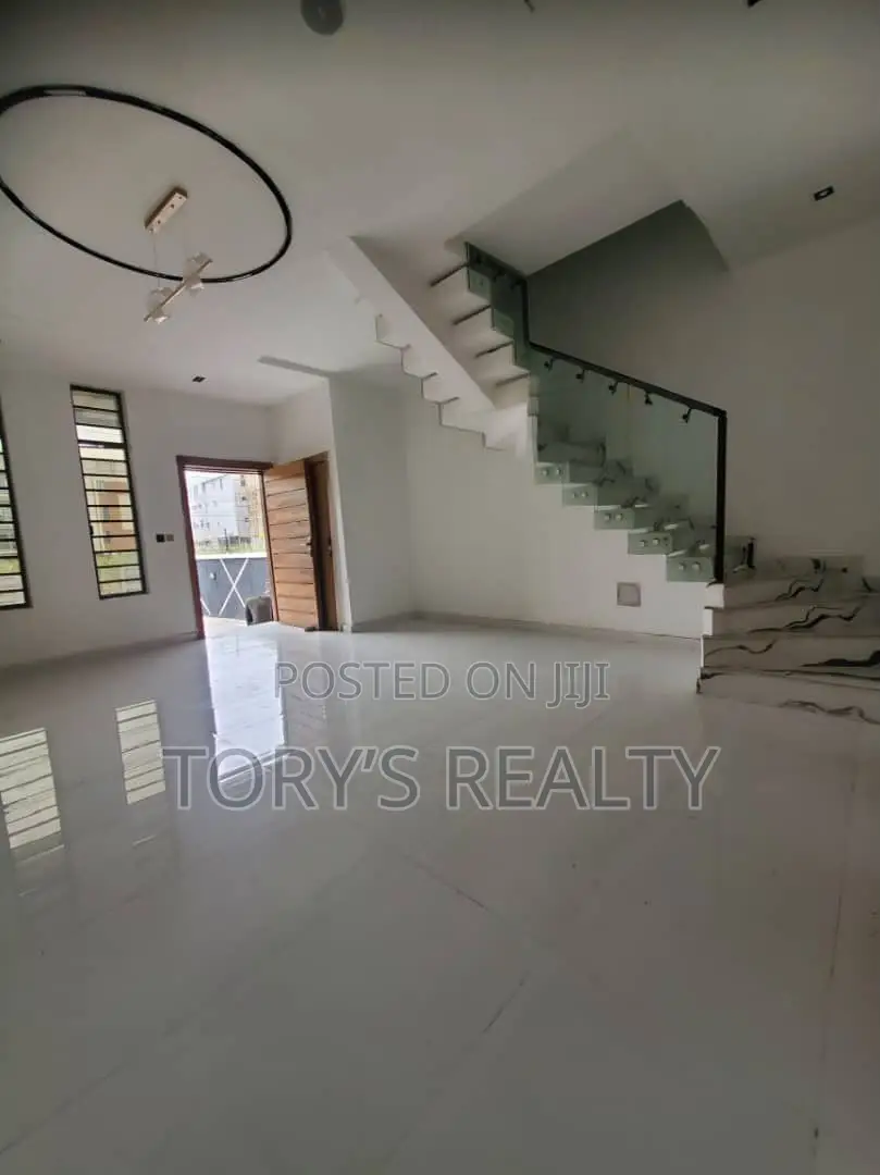 4bdrm Duplex in Ikota for sale