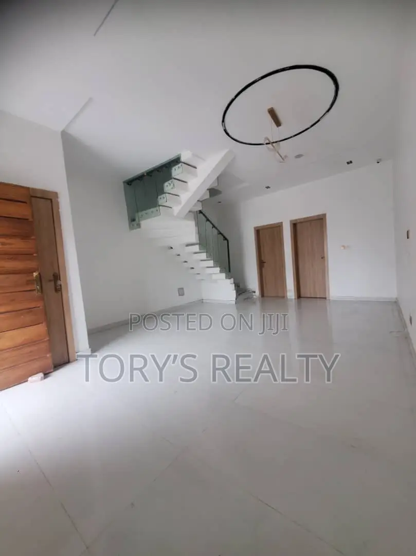 4bdrm Duplex in Ikota for sale