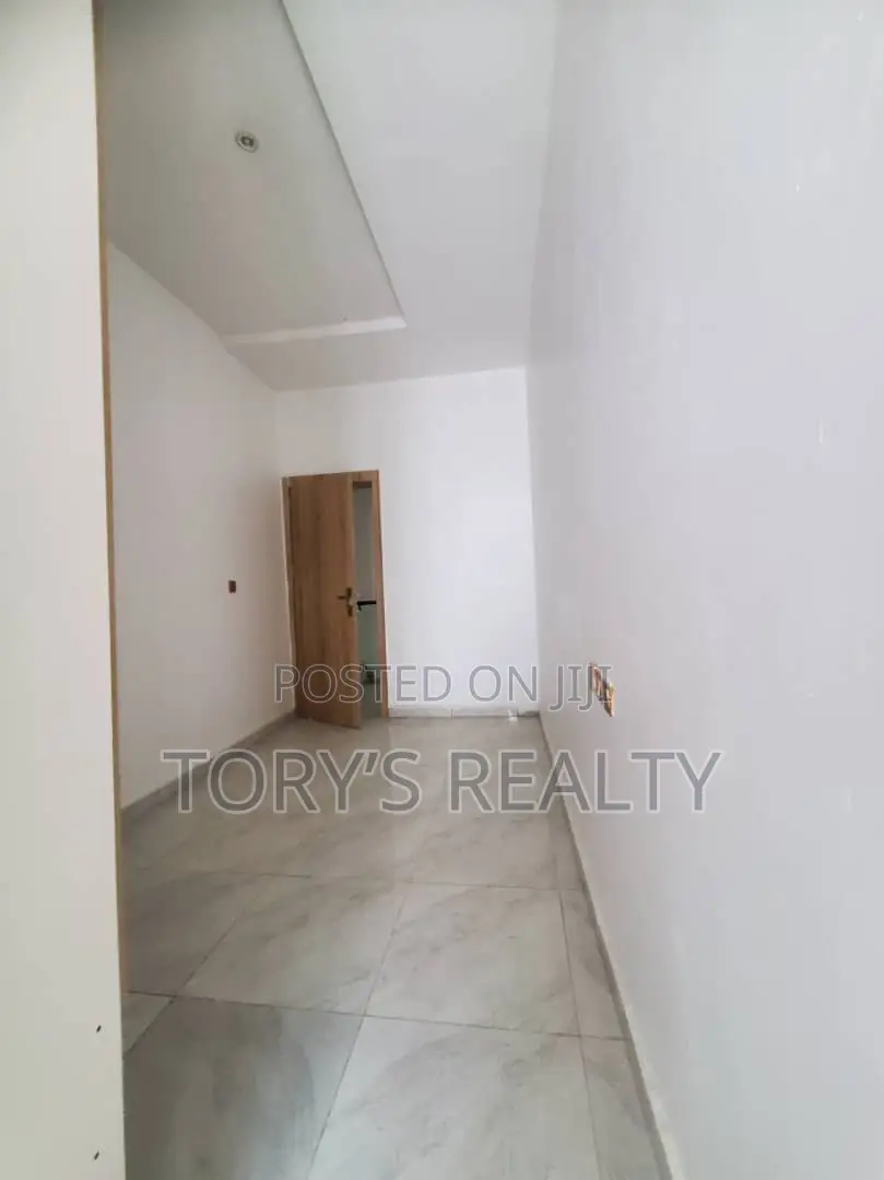 4bdrm Duplex in Ikota for sale