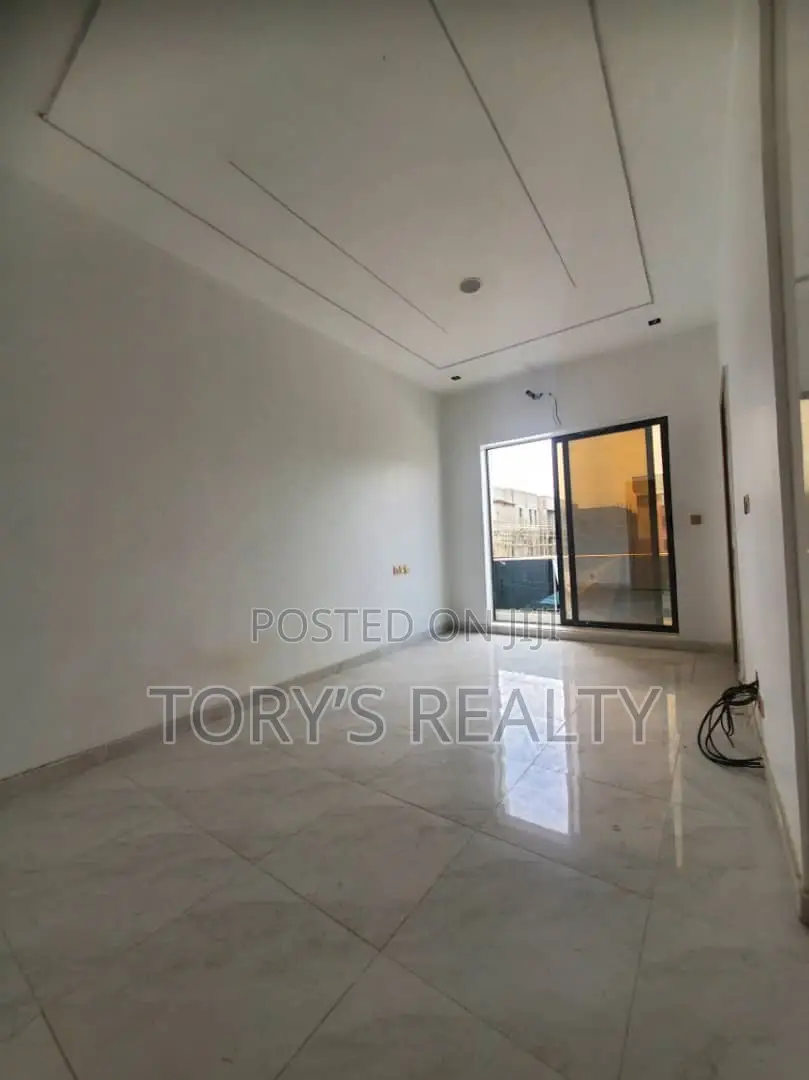 4bdrm Duplex in Ikota for sale