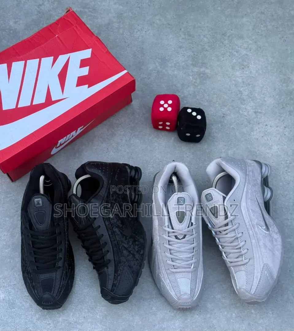 Nike Shox R4 Black and Offwhite