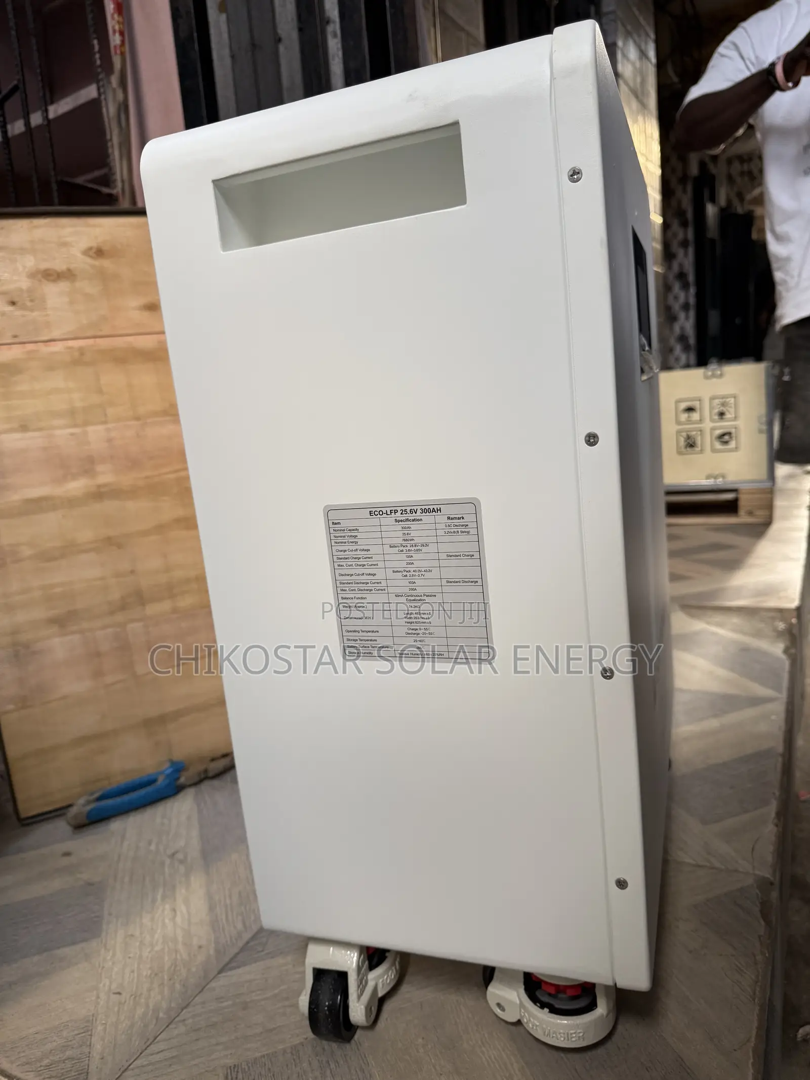 ECO-WORTHY 7.5kWh 25.6V 300Ah LiFePO4 Lithium Solar Inverter Battery