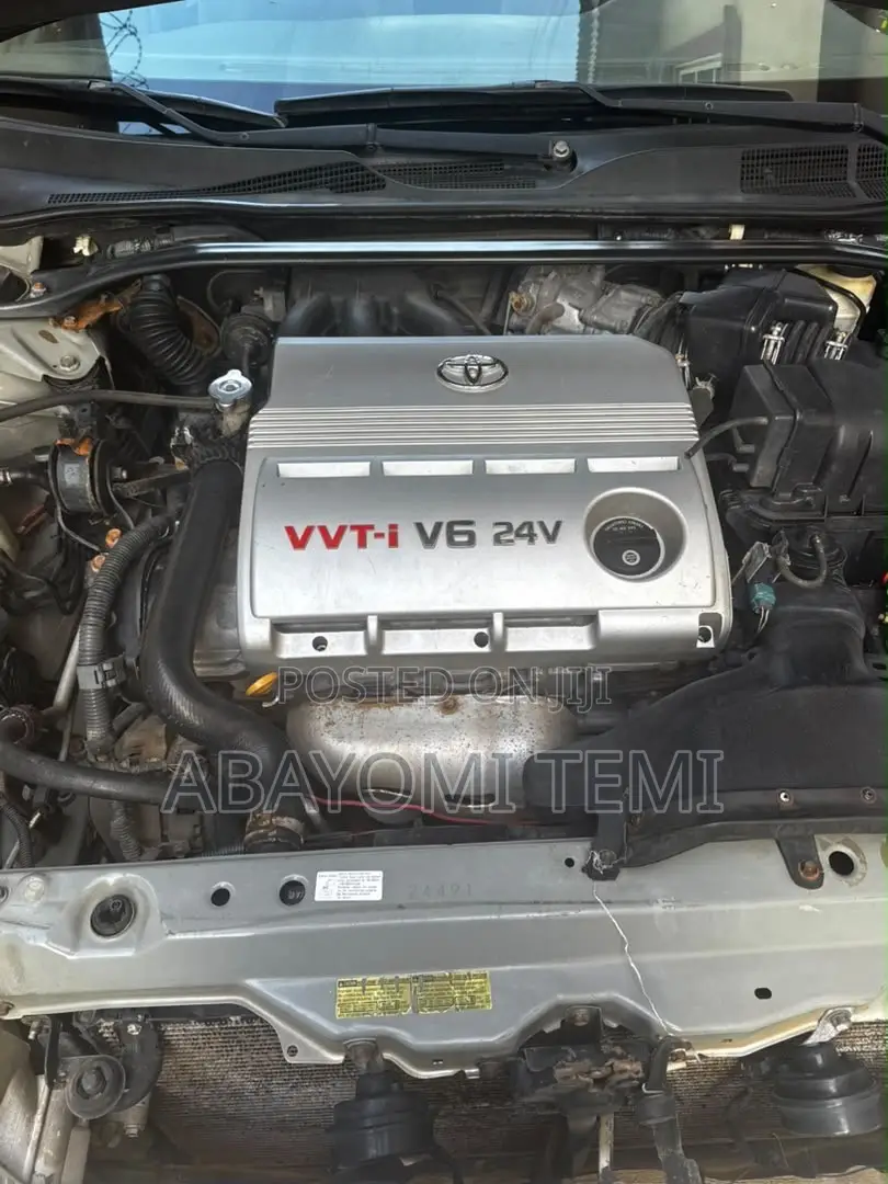 Toyota Camry LE V6 4dr Sedan (3.0L 6cyl 5A) 2005 Silver