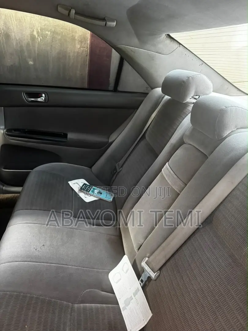Toyota Camry LE V6 4dr Sedan (3.0L 6cyl 5A) 2005 Silver