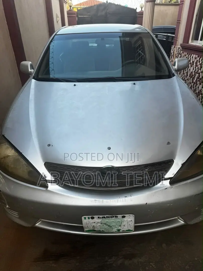 Toyota Camry LE V6 4dr Sedan (3.0L 6cyl 5A) 2005 Silver