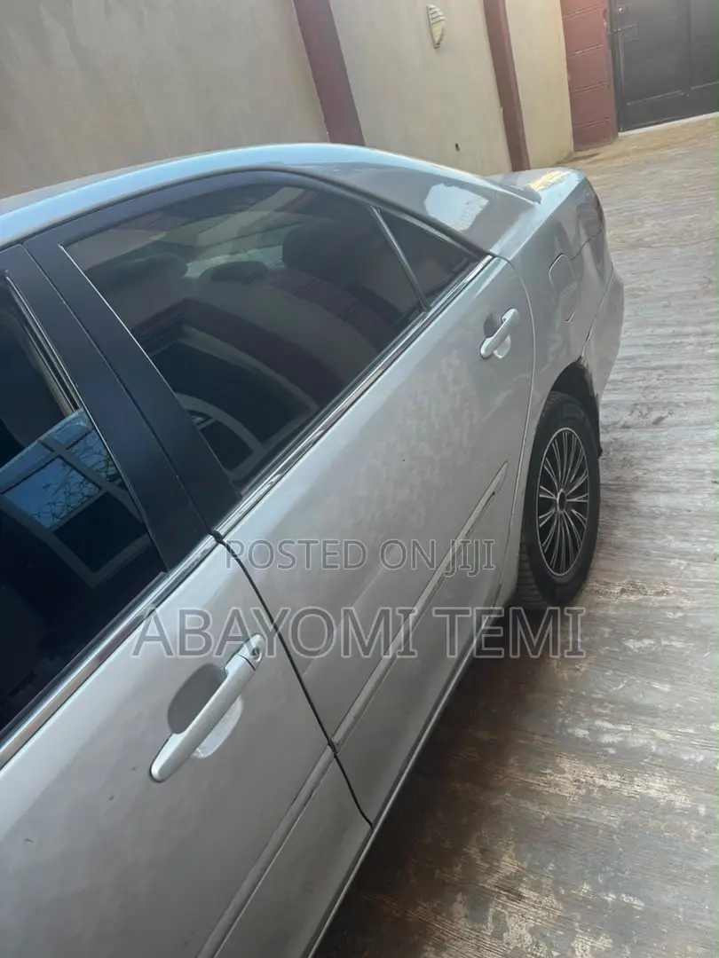 Toyota Camry LE V6 4dr Sedan (3.0L 6cyl 5A) 2005 Silver