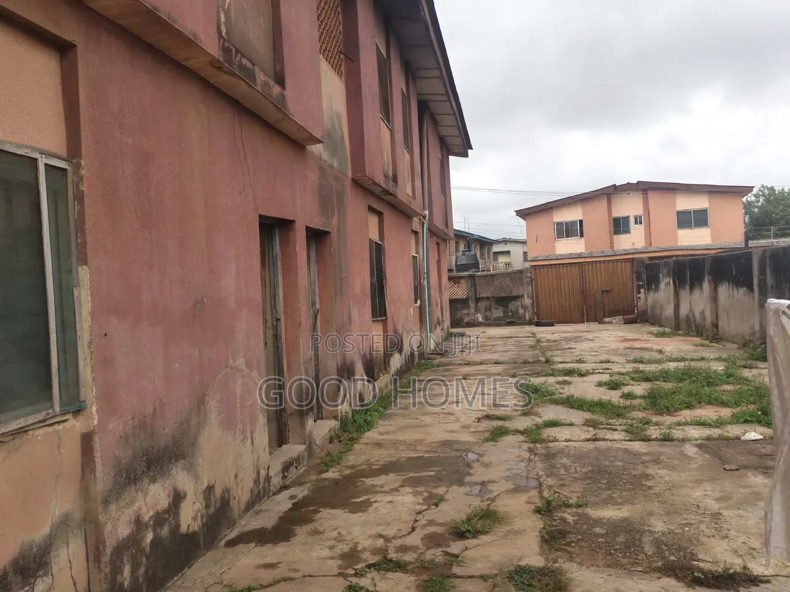 20bdrm Block of Flats in Delamo, Alakuko for sale