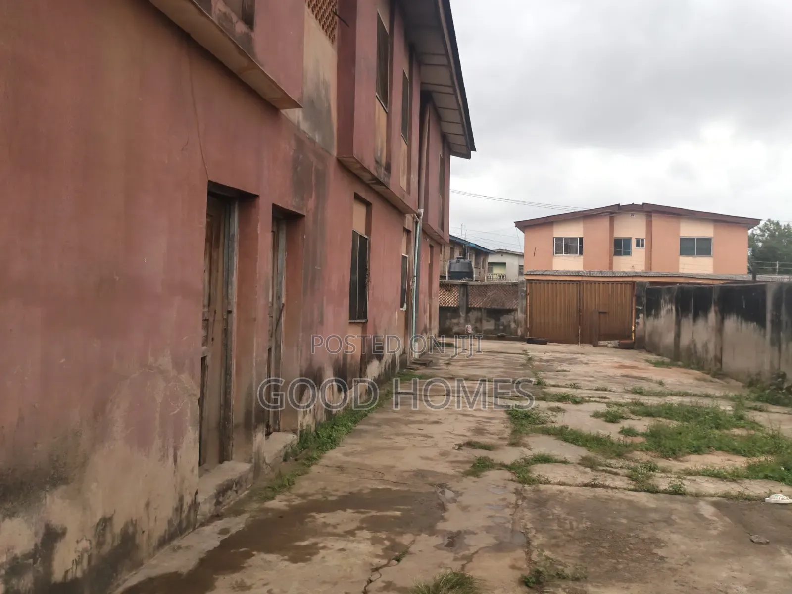 20bdrm Block of Flats in Delamo, Alakuko for sale