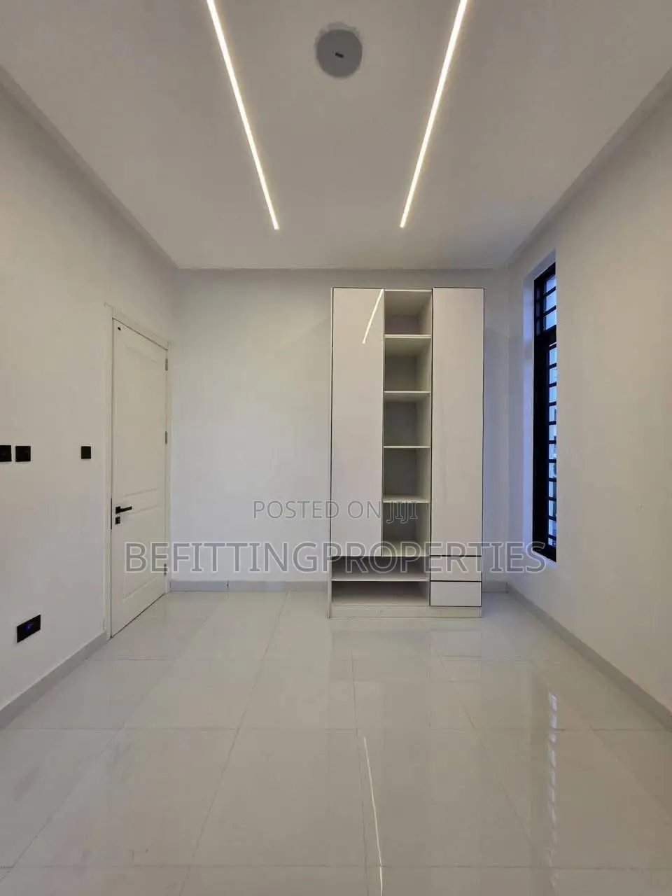 5bdrm Duplex in Chevron for sale