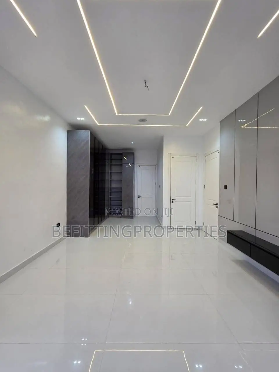 5bdrm Duplex in Chevron for sale