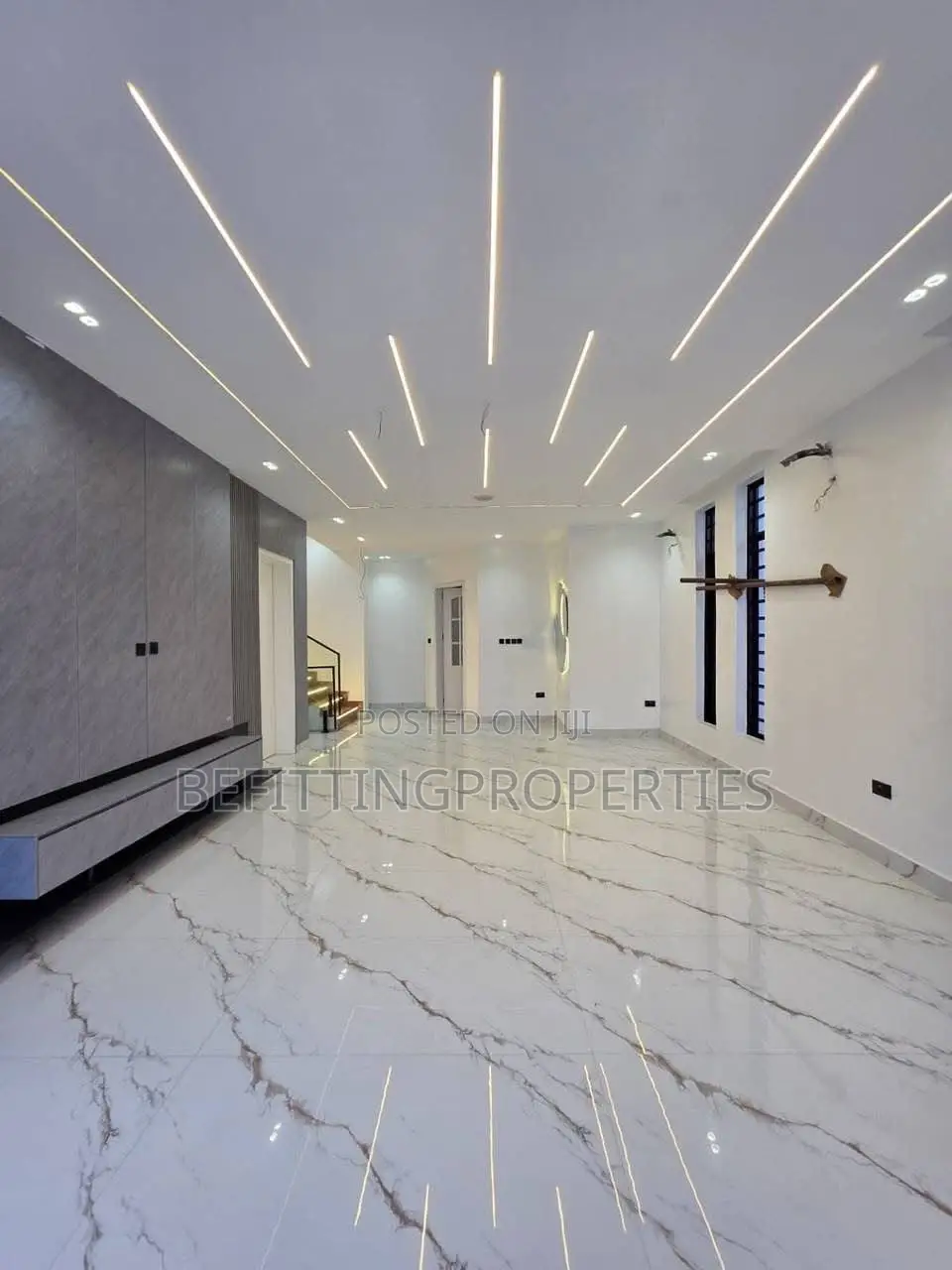 5bdrm Duplex in Chevron for sale
