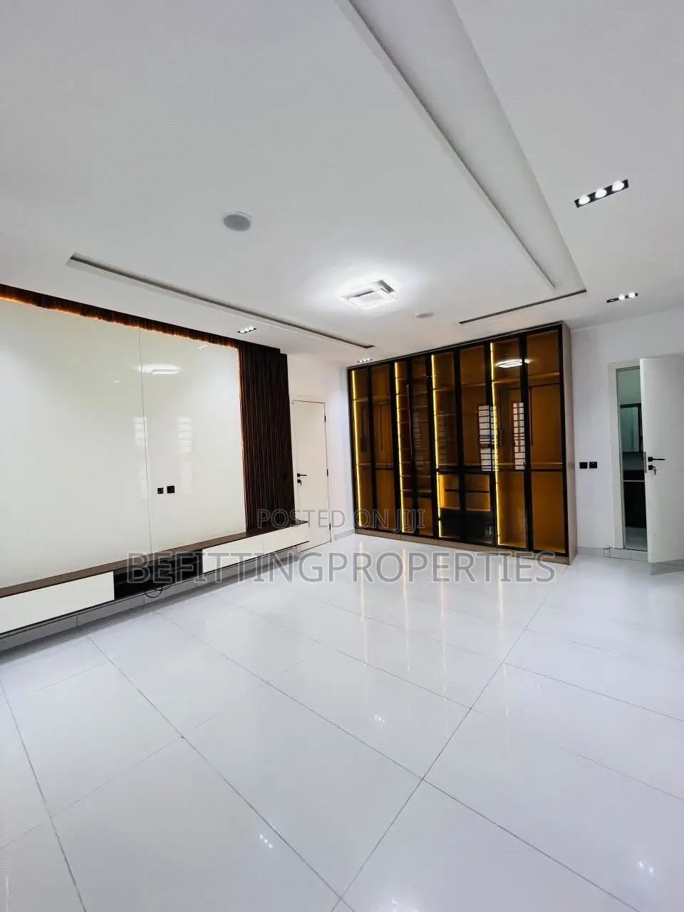 5bdrm Duplex in Lekki for sale
