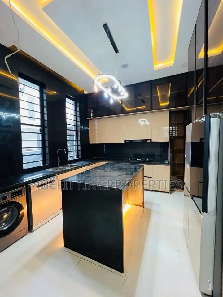 5bdrm Duplex in Lekki for sale