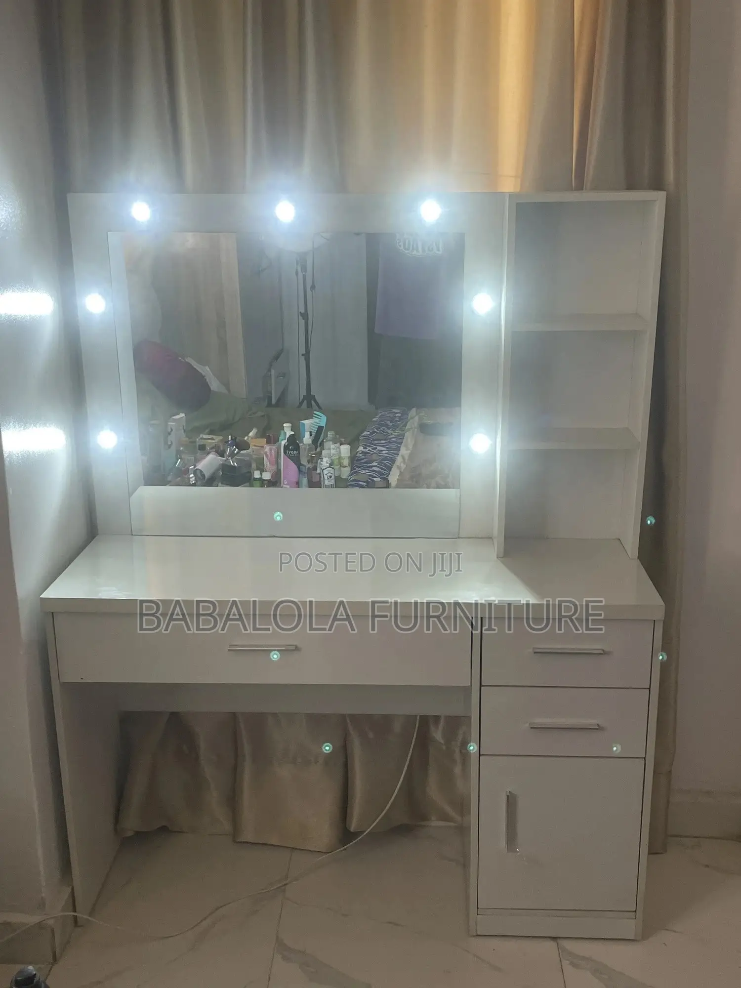 4 Feet Vanity Table