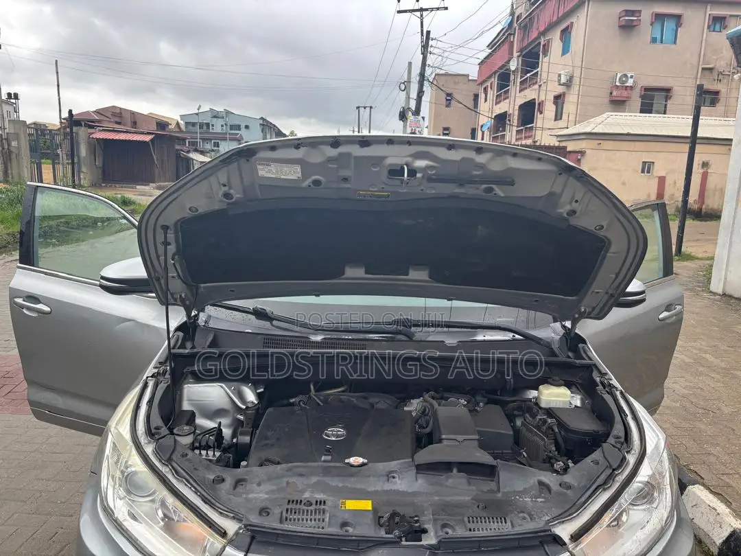 Toyota Highlander LE 2019 Gray