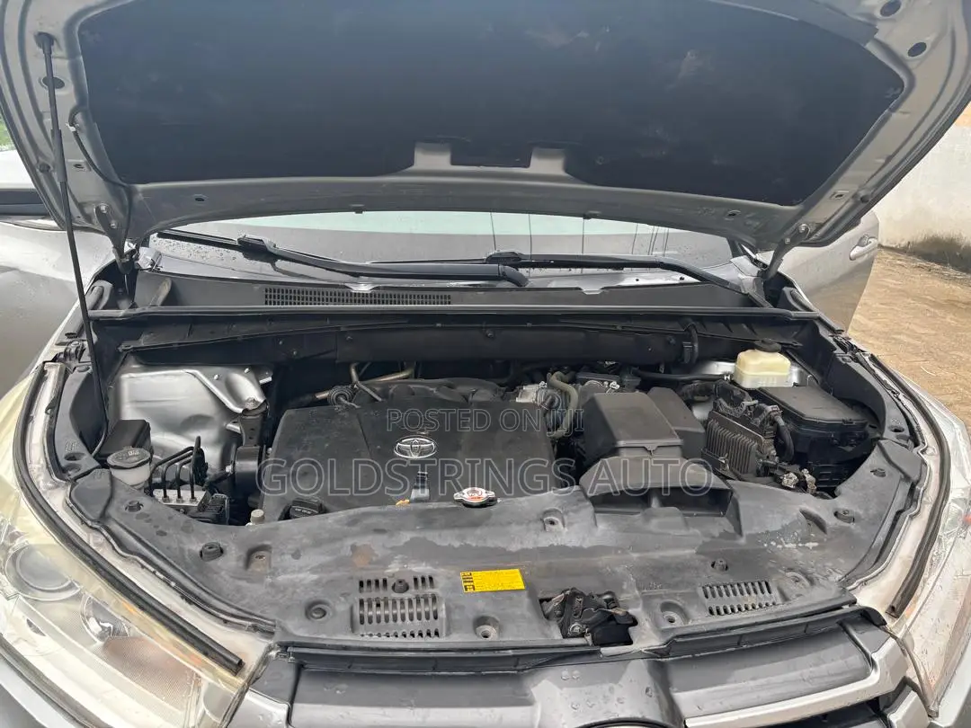 Toyota Highlander LE 2019 Gray