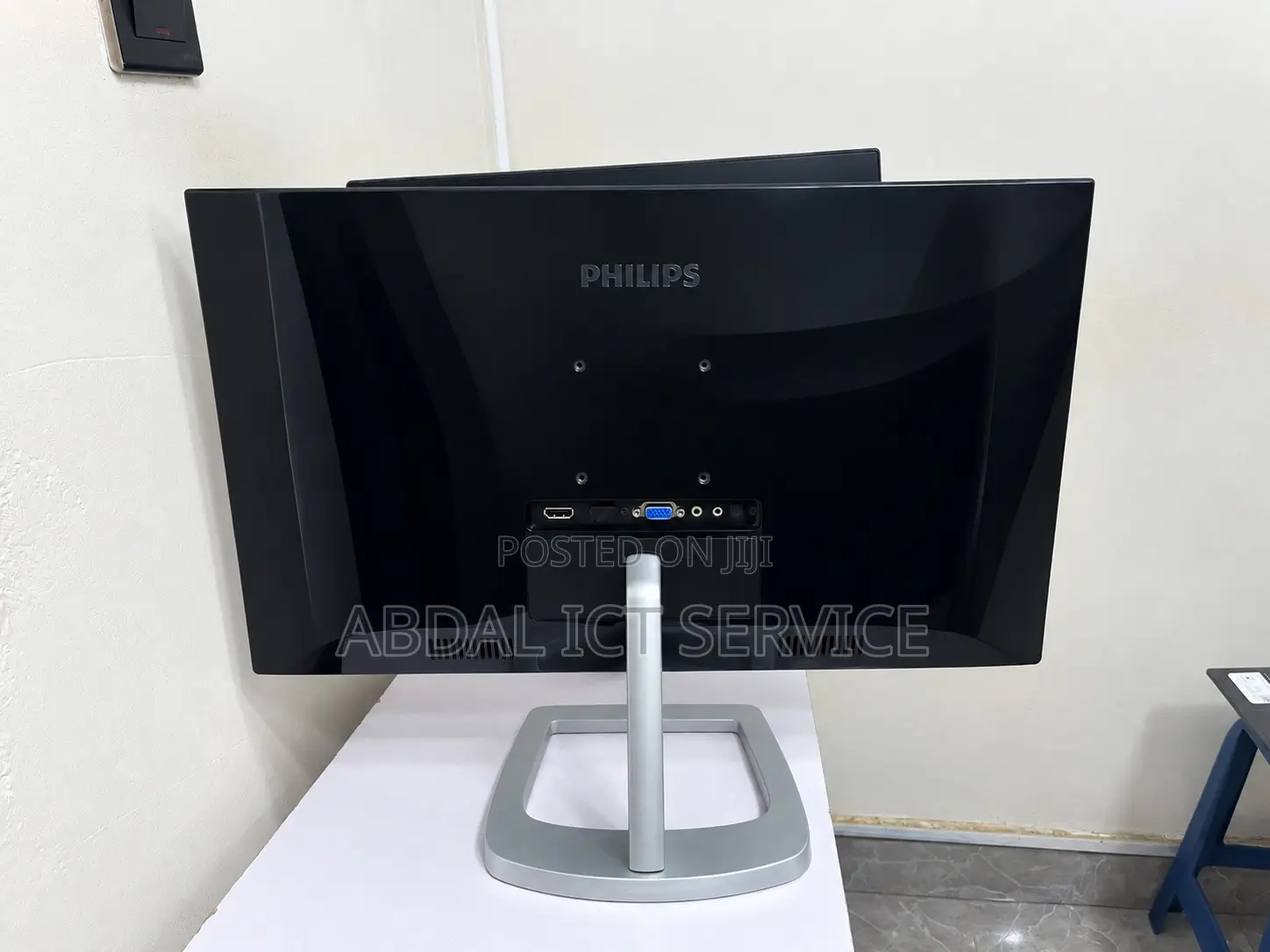 Frameless Philips 24” IPS Full HD Monitor – 75Hz | HDMI FreeSync