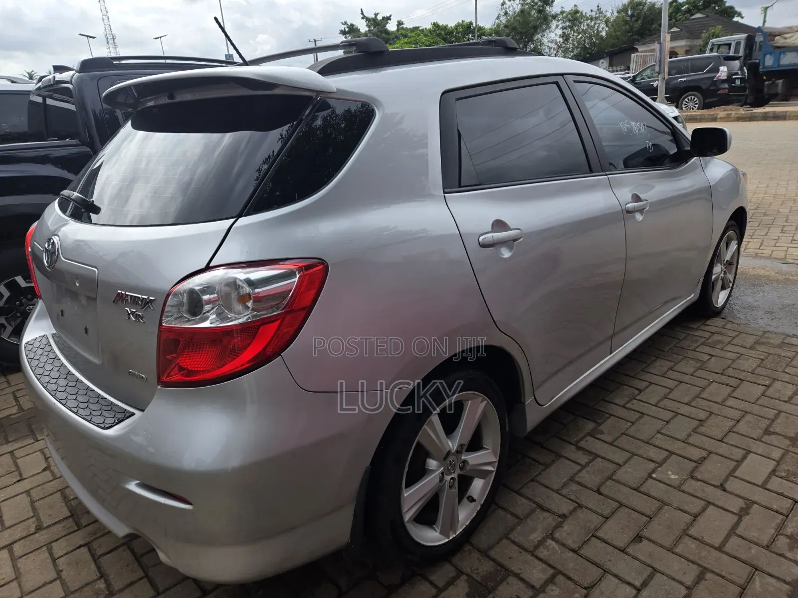 Toyota Matrix Hatchback FWD (1.8L 4cyl 5M) 2010 Silver