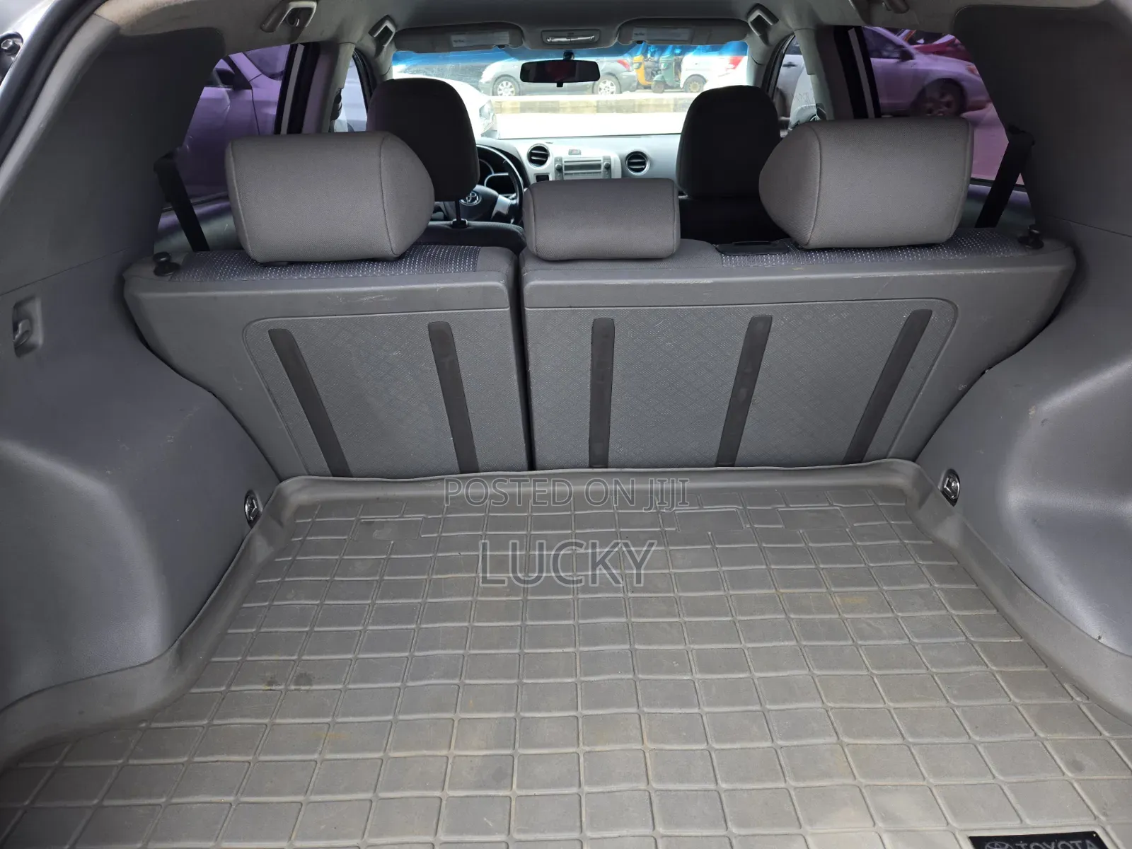 Toyota Matrix Hatchback FWD (1.8L 4cyl 5M) 2010 Silver