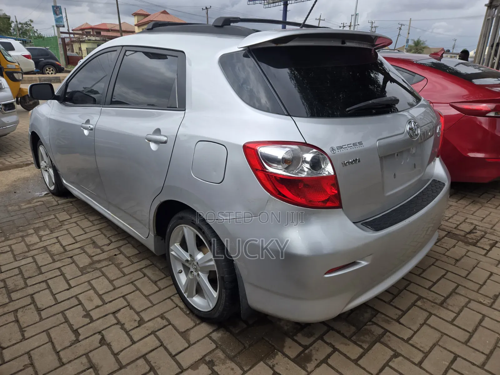 Toyota Matrix Hatchback FWD (1.8L 4cyl 5M) 2010 Silver