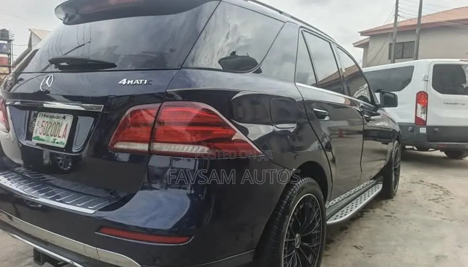 Mercedes-Benz GLE-Class GLE 350d 4MATIC 2017 Blue
