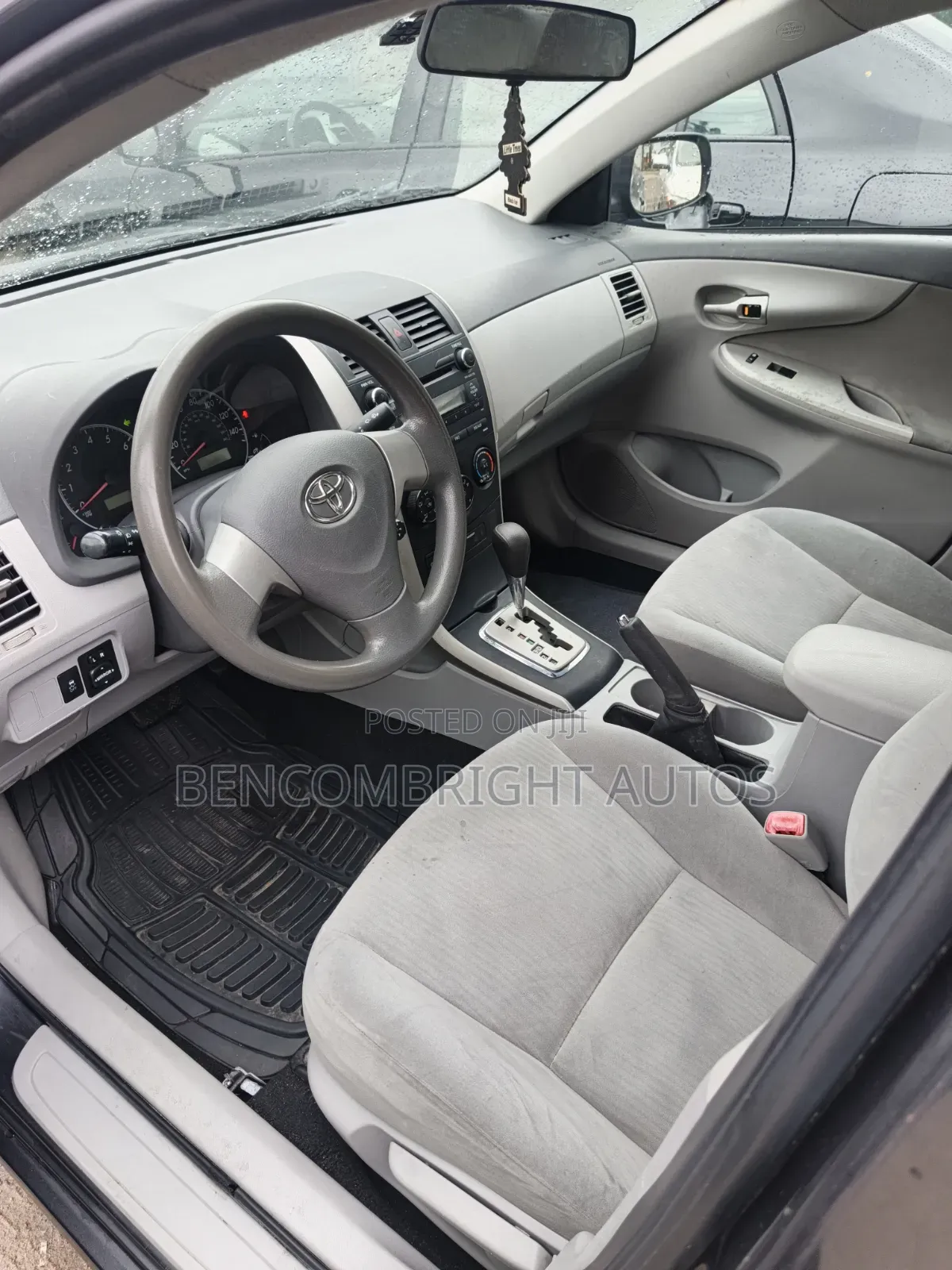 Toyota Corolla LE 4dr Sedan (1.8L 4cyl 4A) 2010 Gray