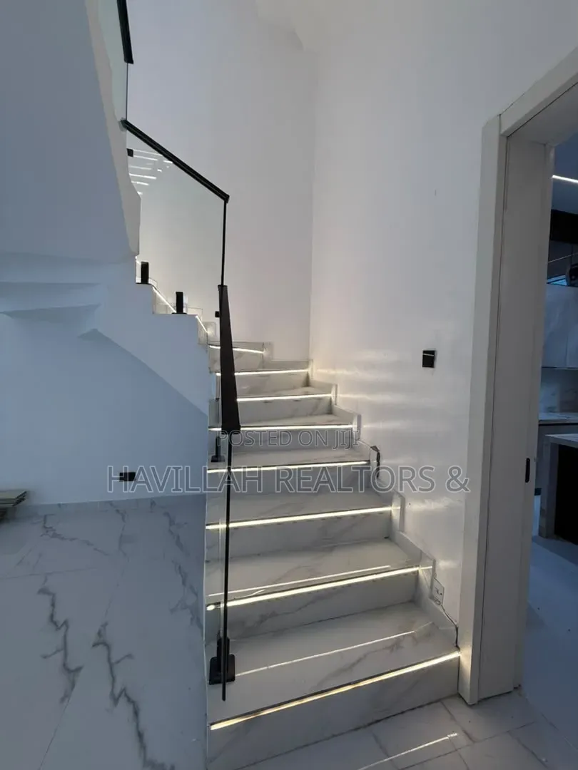 5bdrm Duplex in Orchid Road, Lekki Phase 1 for sale