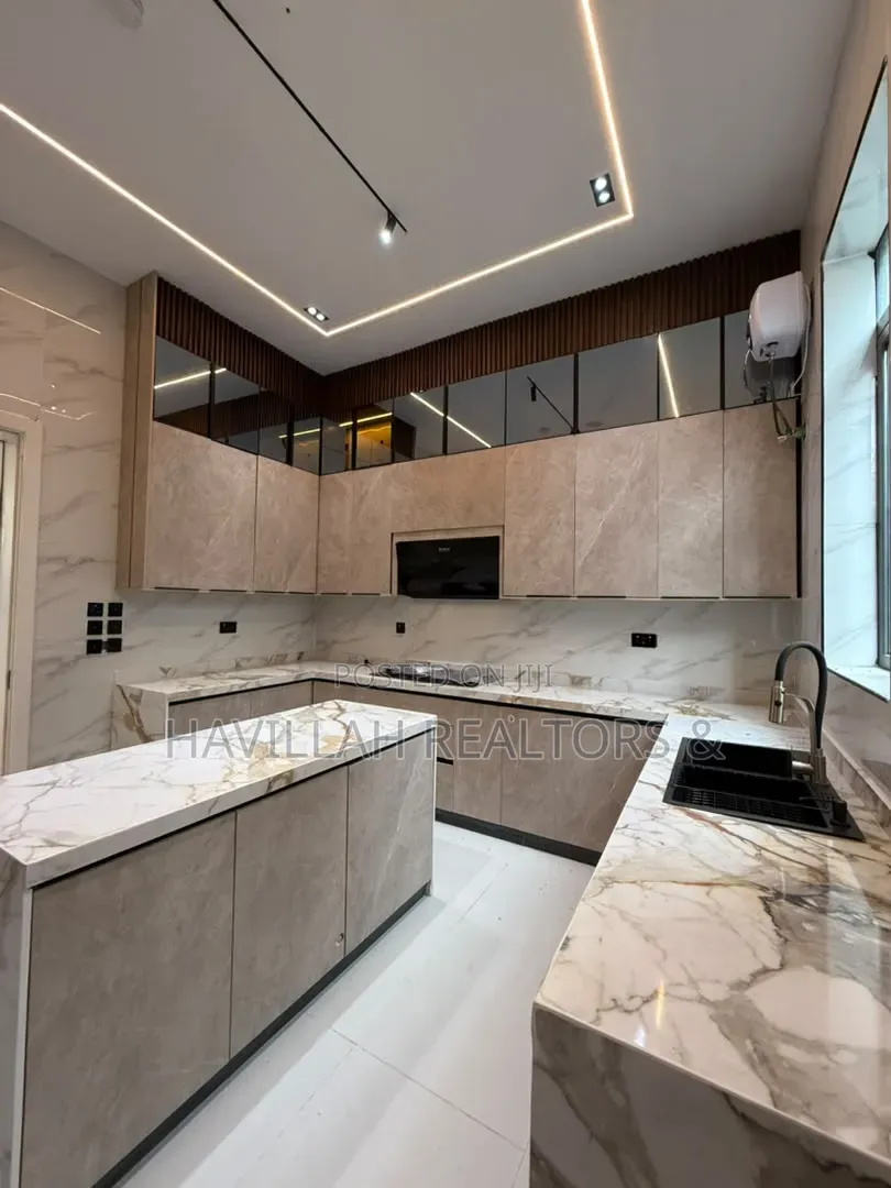 5bdrm Duplex in Orchid Road, Lekki Phase 1 for sale