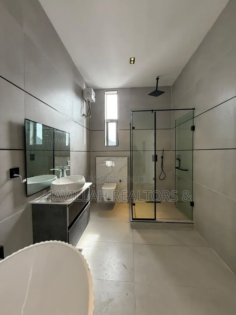 5bdrm Duplex in Orchid Road, Lekki Phase 1 for sale