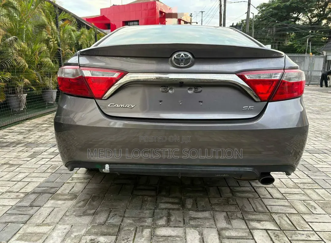 Toyota Camry SE 4dr Sedan (2.5L 4cyl 6A) 2017 Gray