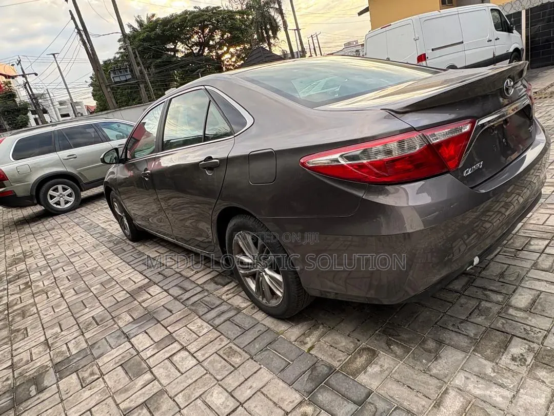 Toyota Camry SE 4dr Sedan (2.5L 4cyl 6A) 2017 Gray