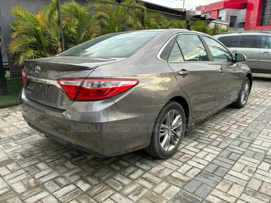 Toyota Camry SE 4dr Sedan (2.5L 4cyl 6A) 2017 Gray