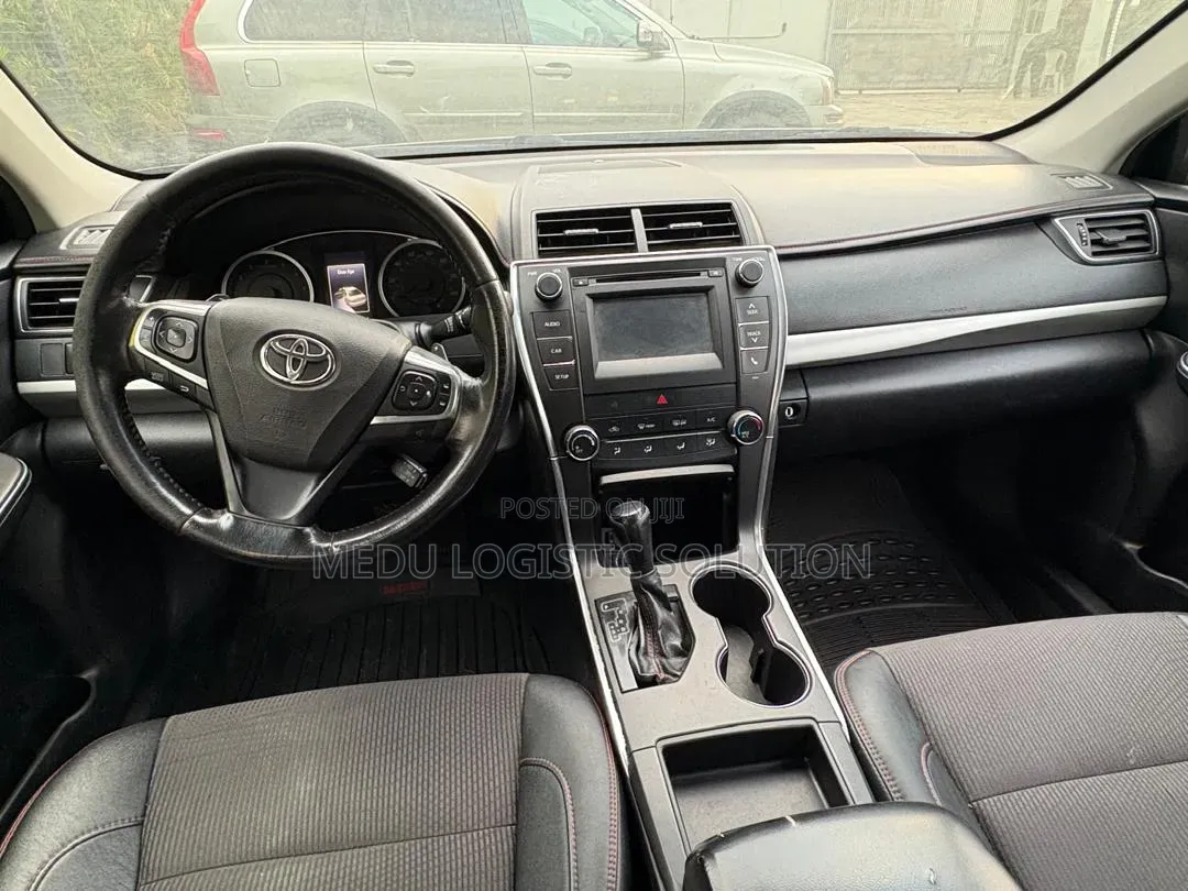 Toyota Camry SE 4dr Sedan (2.5L 4cyl 6A) 2017 Gray