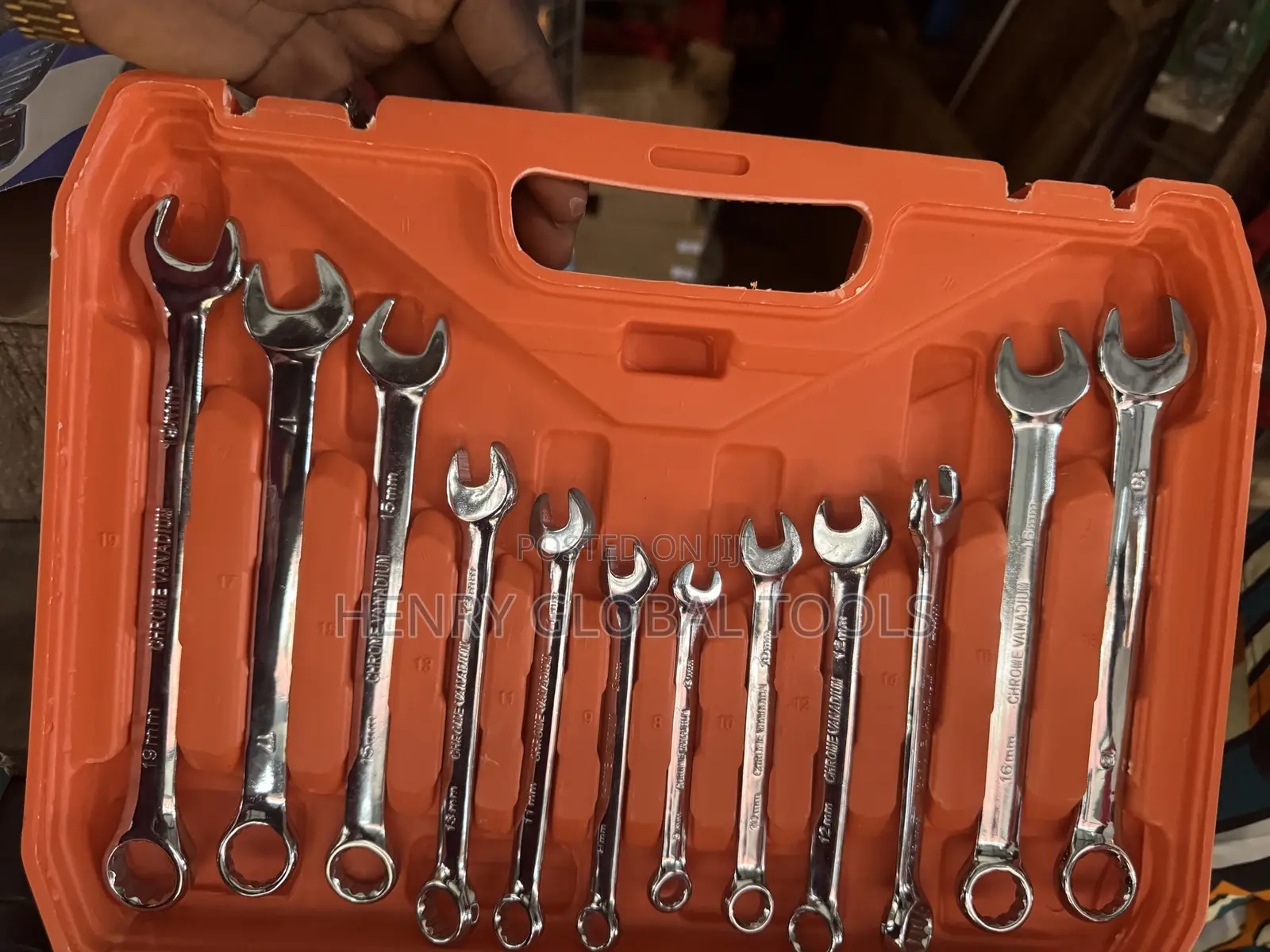 61PCS Professional Socket Spanner Tool Set –