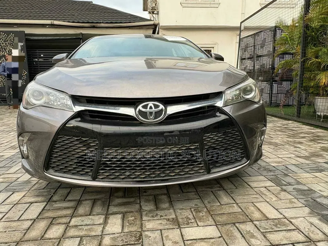 Toyota Camry SE 4dr Sedan (2.5L 4cyl 6A) 2017 Gray