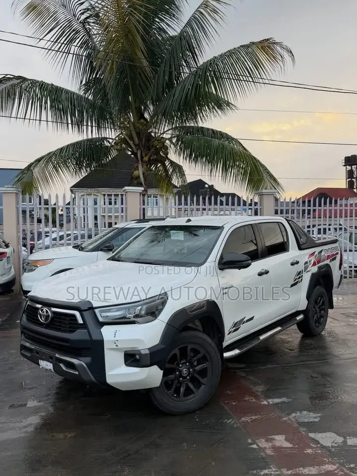 Toyota Hilux 2020 White