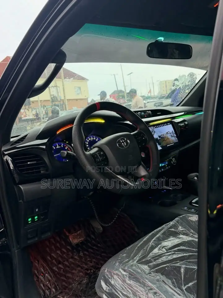 Toyota Hilux 2020 Black